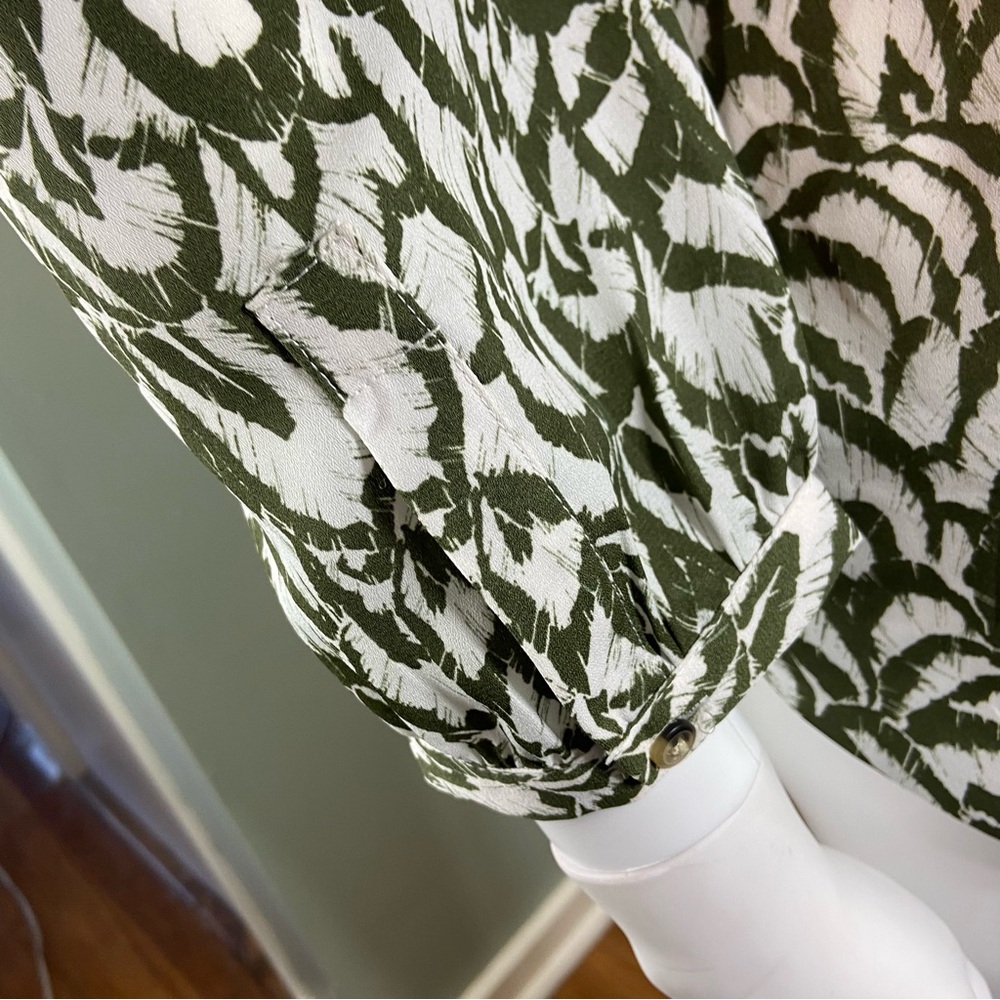 JACHS Girlfriend Olive Green White Abstract Button Down Top Blouse Shirt Medium - Picture 9 of 12